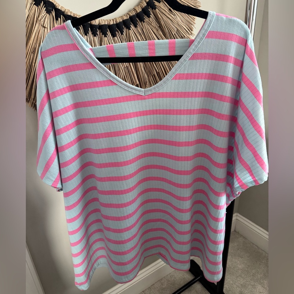 Blue & Pink Striped Top w/ V back 🩵🩷